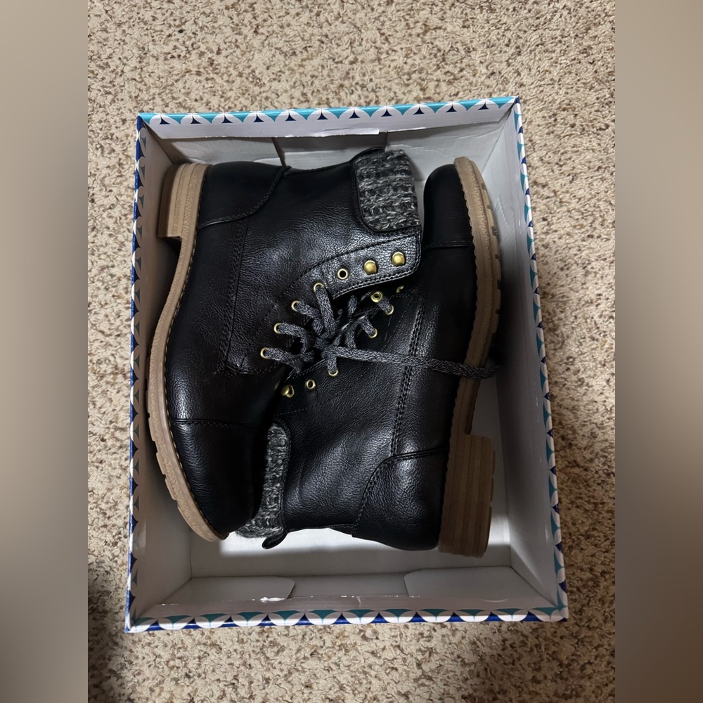Women’s Boots Size 9